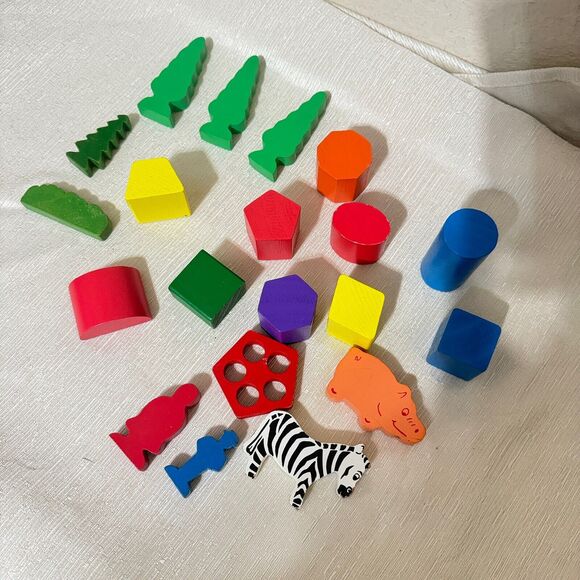 Vtg Lot Childrens Multi-Color Wooden Building Blocks Animals People Montessori - Picture 1 of 4